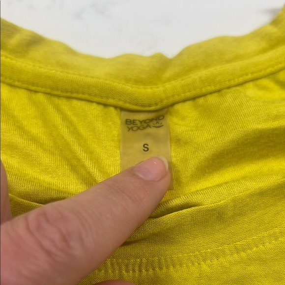 Beyond Yoga Yellow Sleeveless Women's Tank - Picture 3 of 6